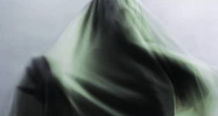 این زن